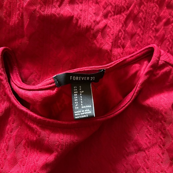 Short sleeve red body con mini dress with knit pattern - Picture 2 of 6